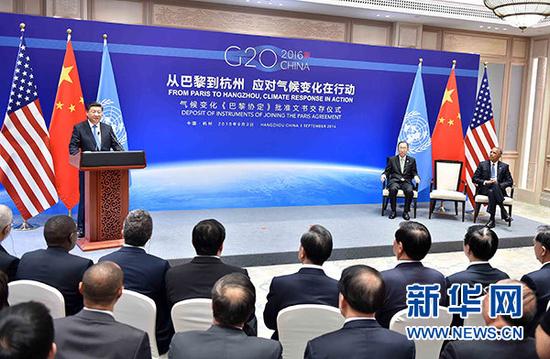 9月3日,国家主席习近平同美国总统奥巴马、联合国秘书长潘基文在杭州共同出席气候变化《巴黎协定》批准文书交存仪式。 新华社记者李涛摄