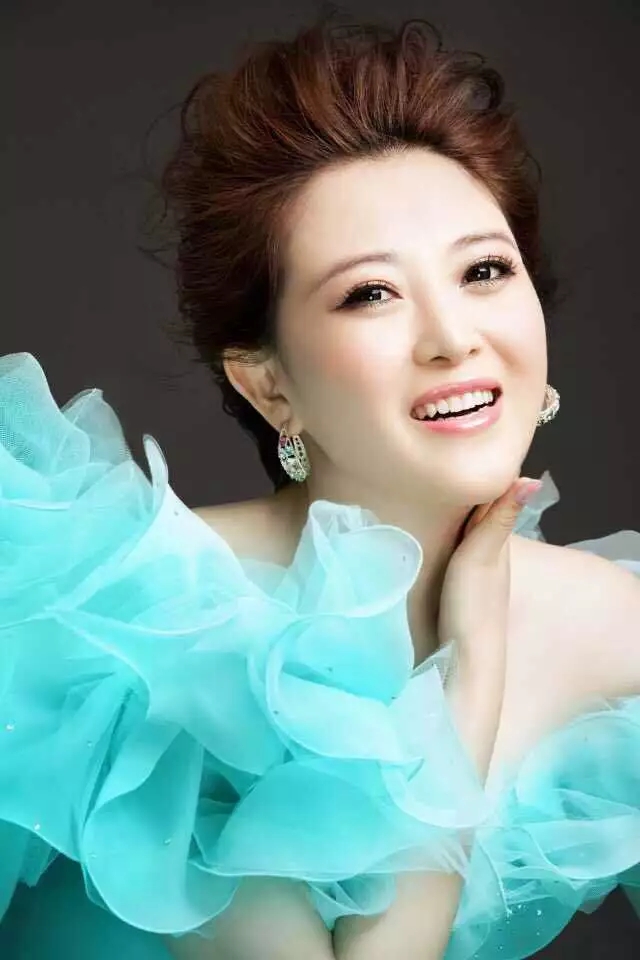 中央军委政治工作部文工团女高音演员车文