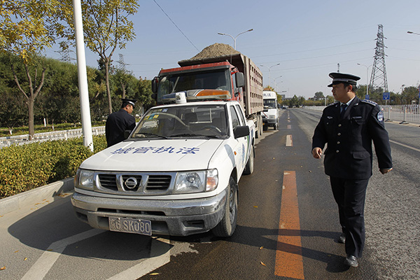 截至8月底,北京市累计处罚违法违规渣土车辆5778台.视觉中国